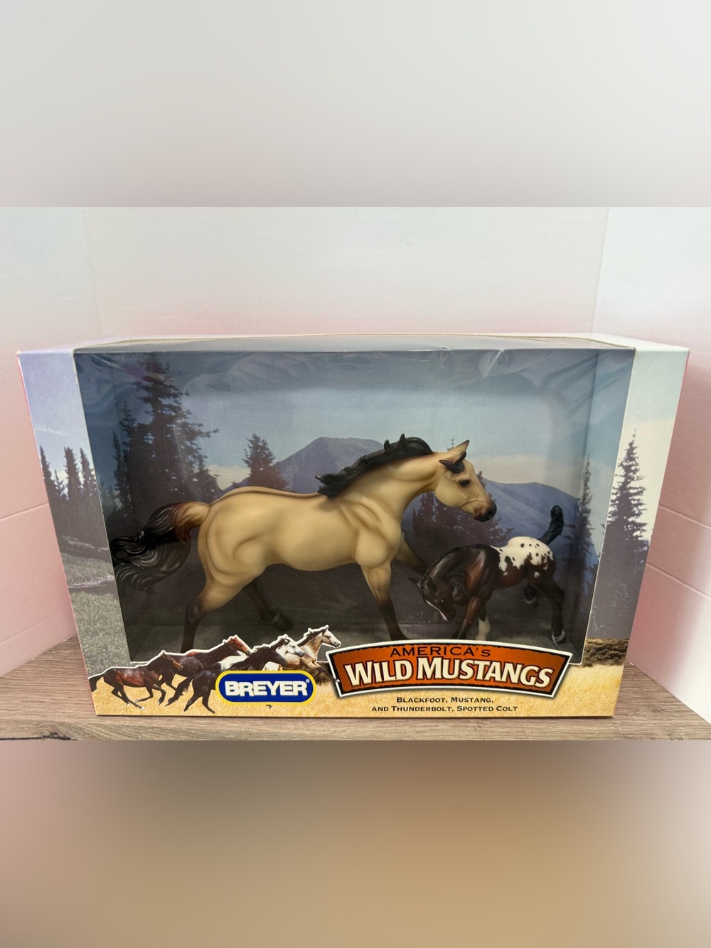Breyer wild mustang Blackfoot and thunderbolt